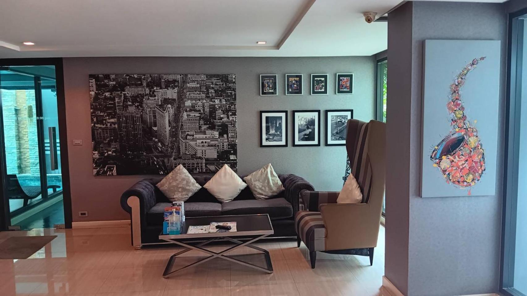 J Residence Thonglor 8 Бангкок Экстерьер фото