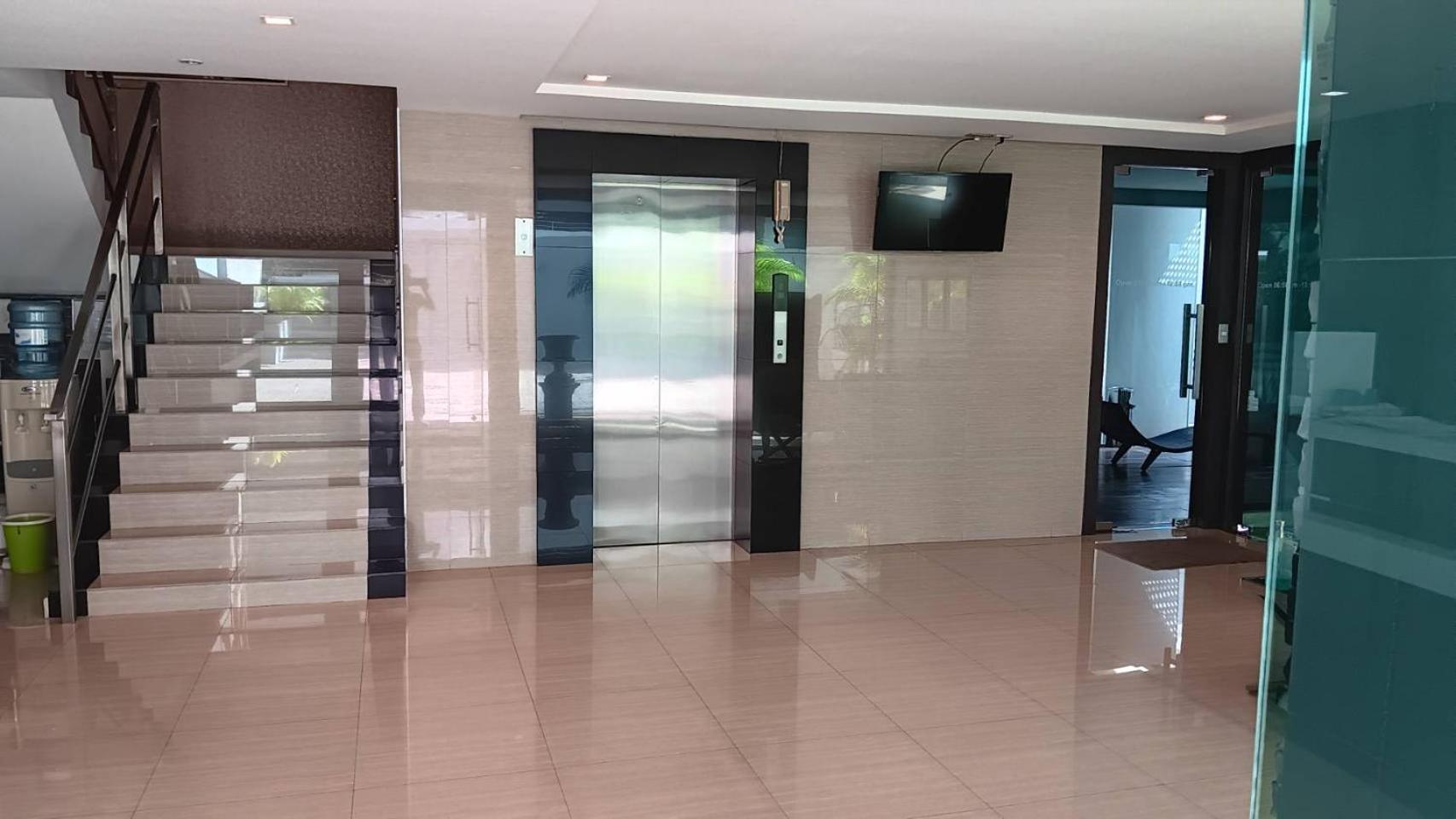 J Residence Thonglor 8 Бангкок Экстерьер фото