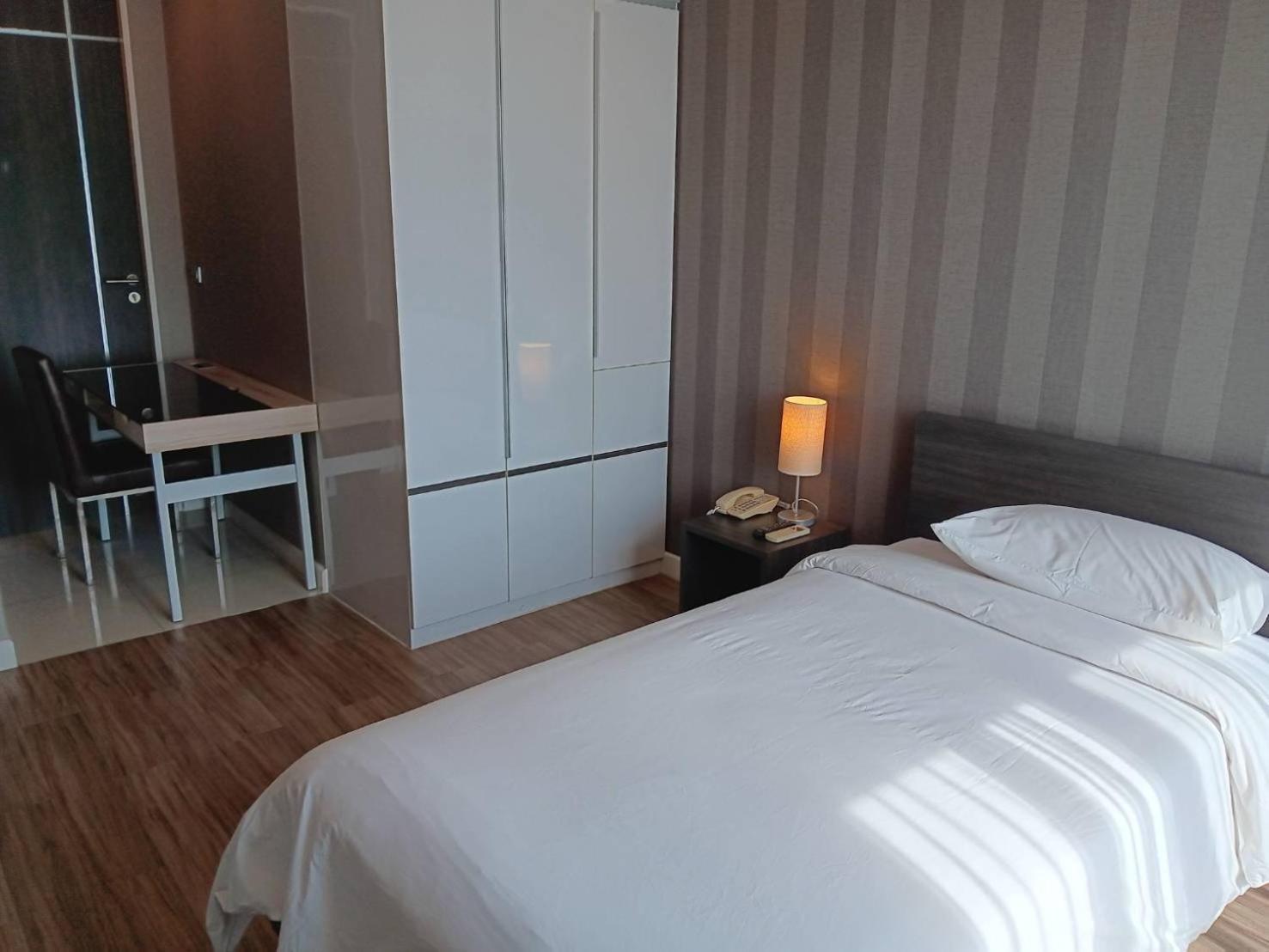 J Residence Thonglor 8 Бангкок Экстерьер фото