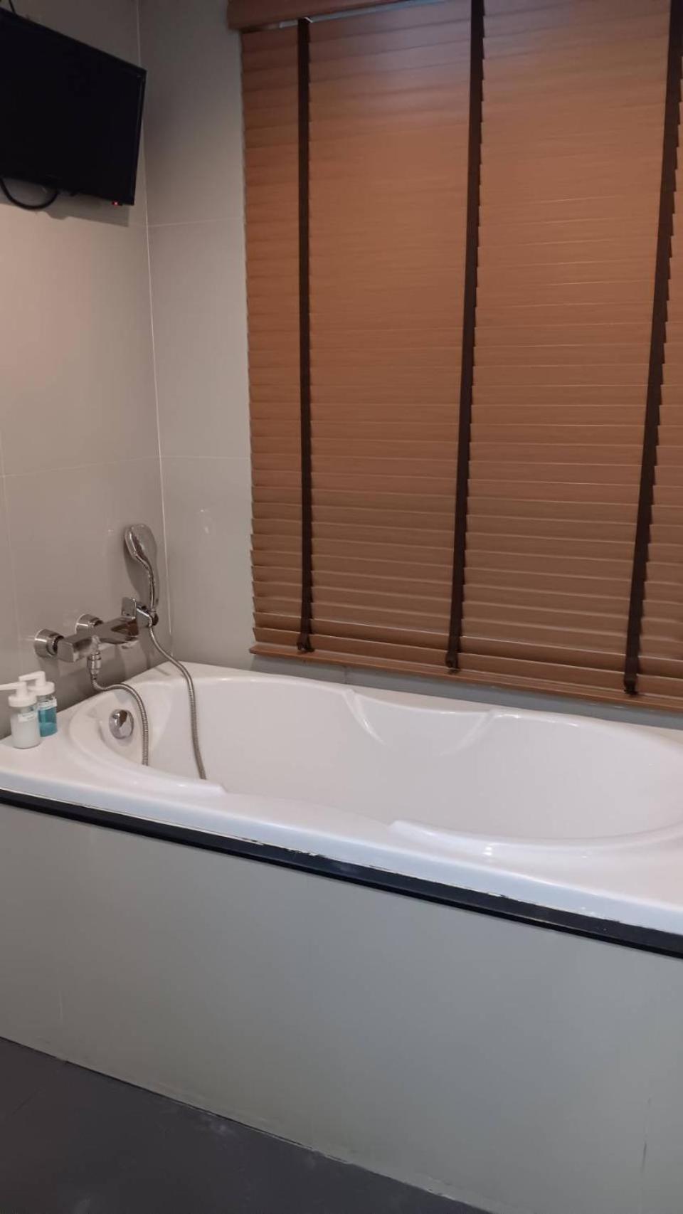 J Residence Thonglor 8 Бангкок Экстерьер фото