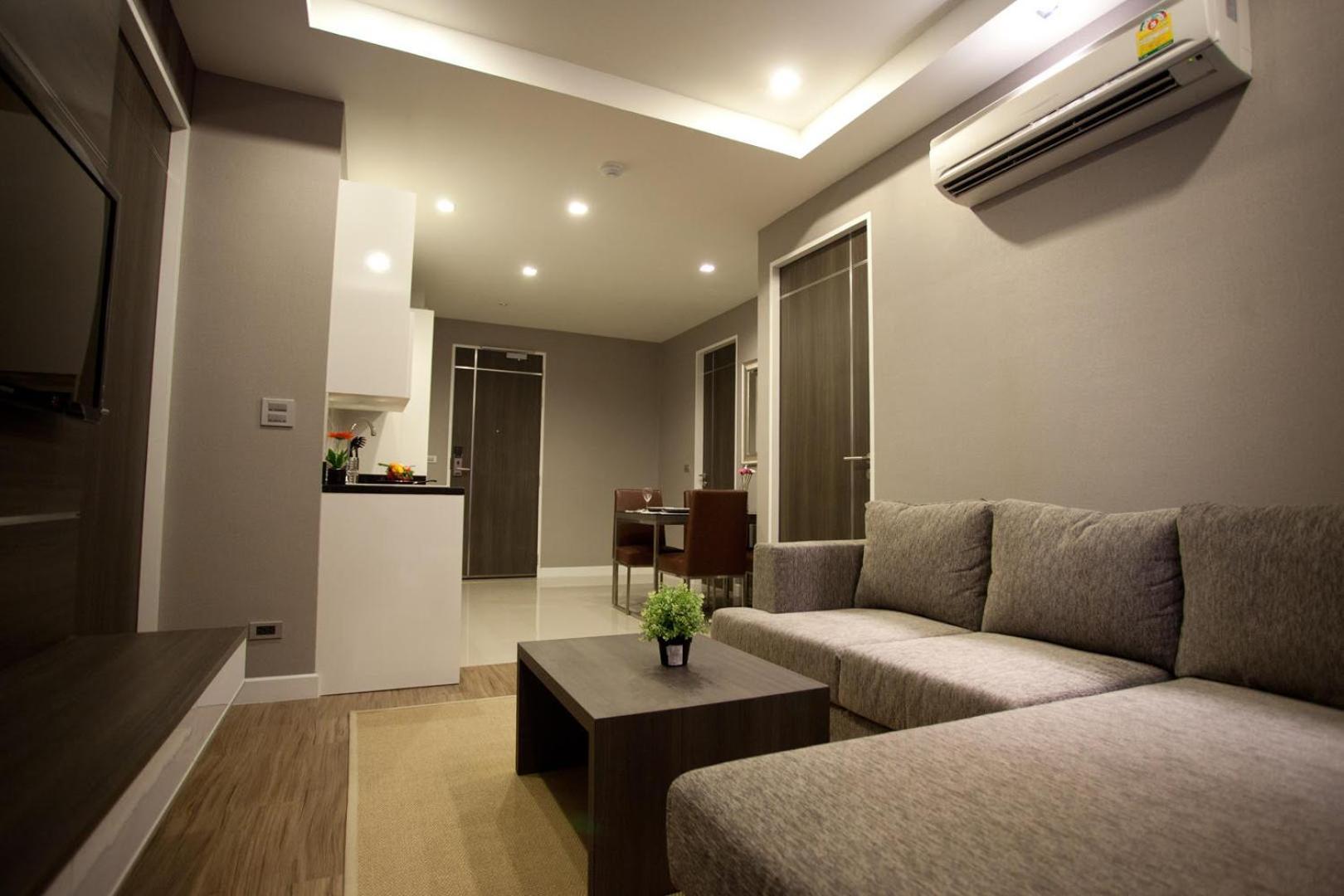 J Residence Thonglor 8 Бангкок Экстерьер фото