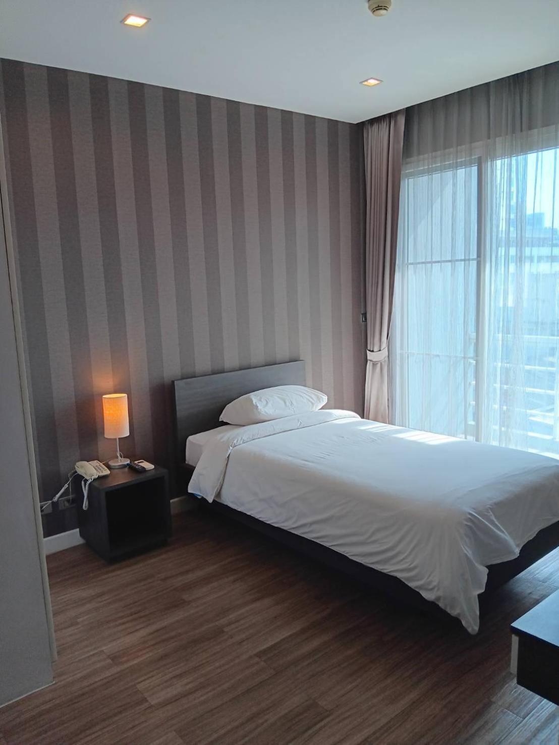 J Residence Thonglor 8 Бангкок Экстерьер фото