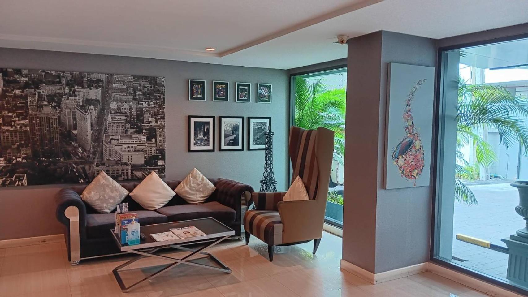 J Residence Thonglor 8 Бангкок Экстерьер фото