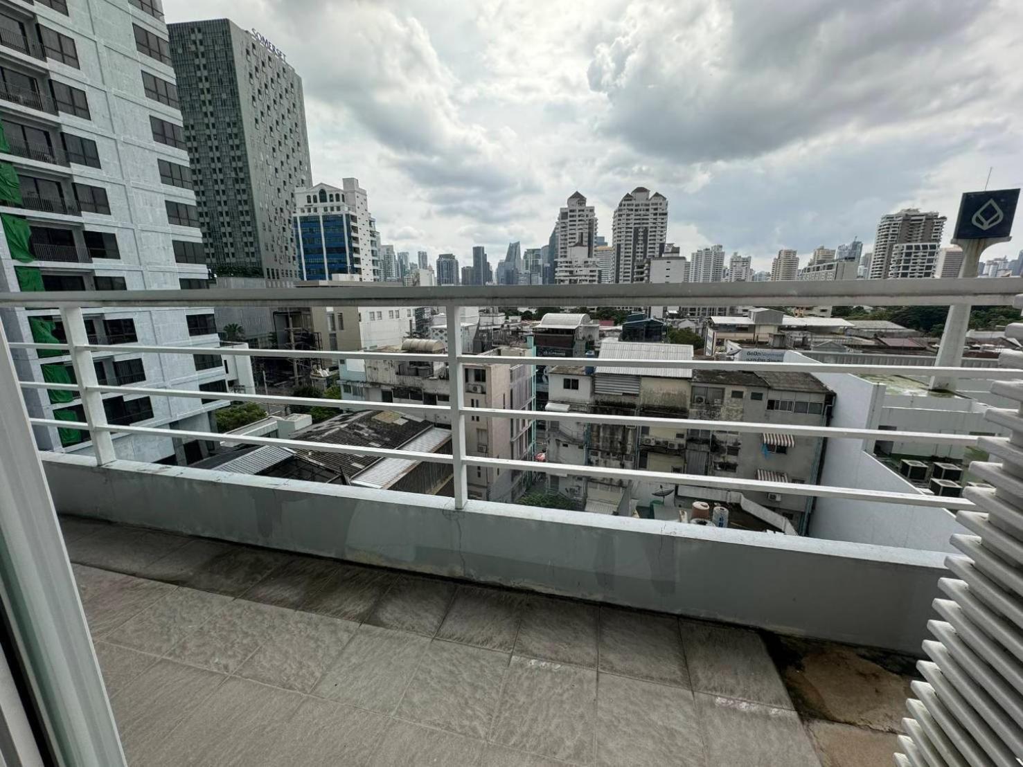 J Residence Thonglor 8 Бангкок Экстерьер фото