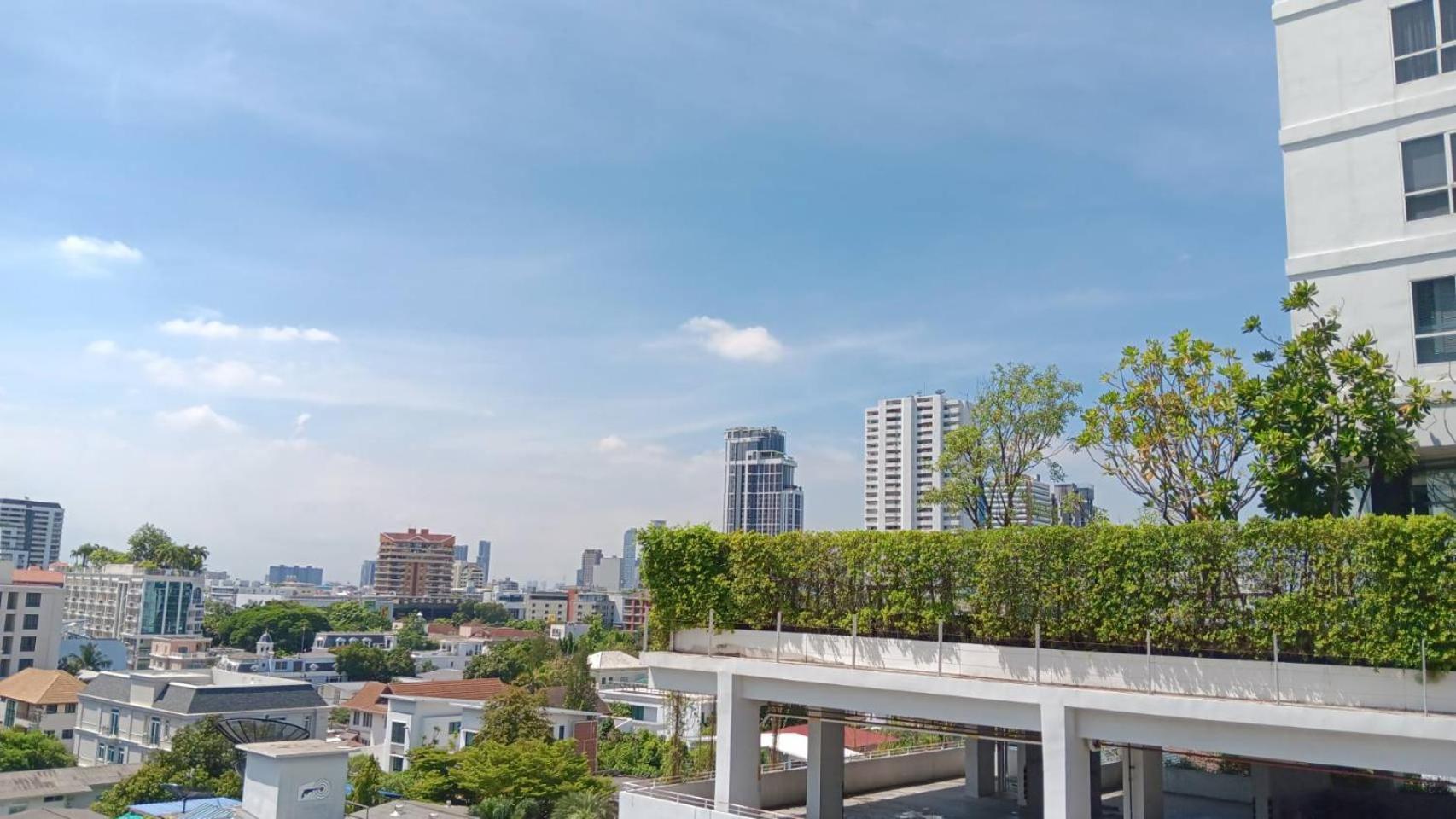 J Residence Thonglor 8 Бангкок Экстерьер фото